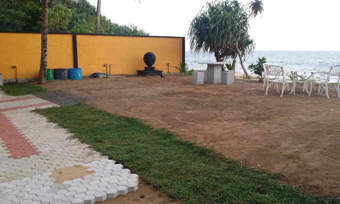 Uswetakeiyawa Cama Y Desayuno | Airport Beach Villa