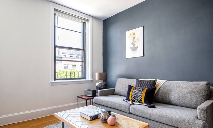 Back Bay West Apartamento | Airy Back Bay 1BR w/ A/C, nr. Esplanade & Copley Mall, by Blueground