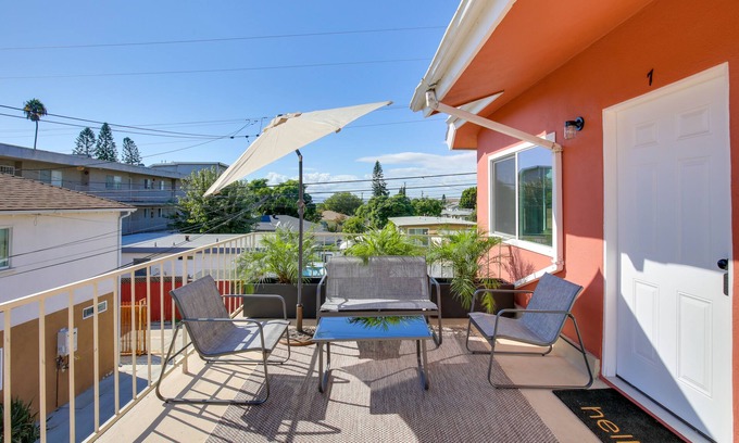 Zaferia Condominio | Airy Long Beach Condo Rental: 2 Mi to Ocean!