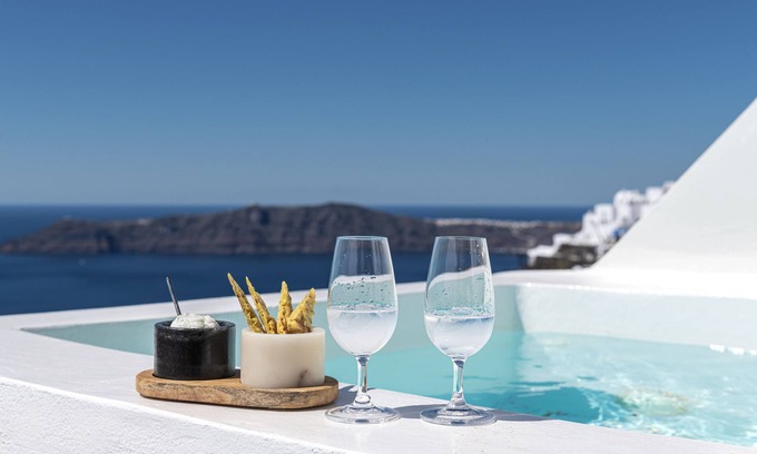 Imerovigli Hotel | Akra Suites & Spa