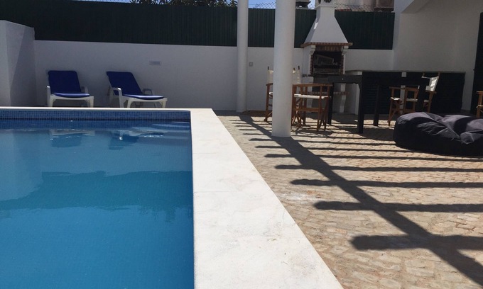 Retur Casa | AL24611 Super casa de 4 dormitorios con piscina en zona tranquila cerca de la playa. Lic. 24611 / A