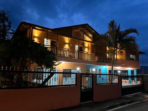 Manabao Casa | Alaia Casa de campo By Hospedify Para 10 personas en la naturaleza con BBQ cerca de rió cristalino