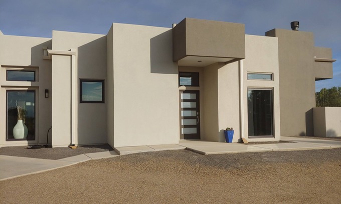 Ventana Ranch Casa | Albuquerque West Ultra Contemporary Casita Retreat w Views