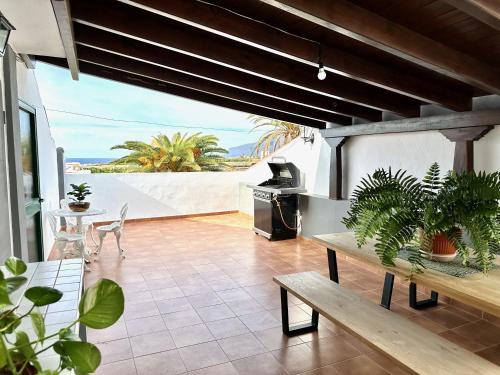 Alcala Apartamento | Alcalá Retreat: Ocean View & Modern Comfort