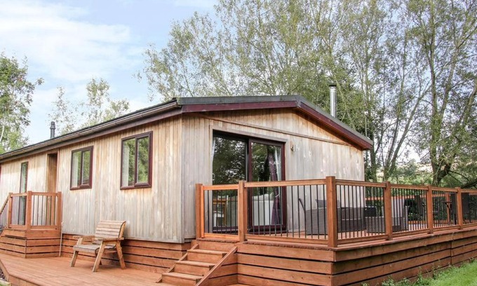 Hopton Castle Casa | Alder River Lodge Clun Valley Luxury Hot Tub Break