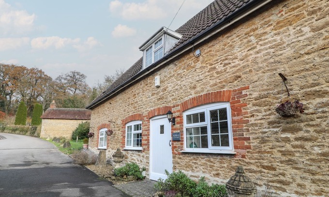 Shoscombe Cabaña | CASA Aldrich, adecuado para familias, con piscina en Radstock, Ref 947449