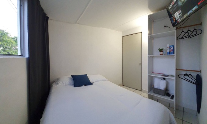 La Cruz Apartamento | Alexa room / handy and safe/ 2 per.