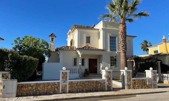 Vale do Garrao Villa | Algarve, Almancil: Villa totalmente aislada, piscina privada, televisión GB / D / NL / F