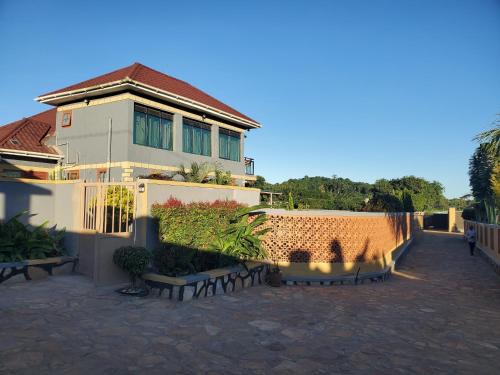 Entebbe Otro | Alice Gardens & Campsite
