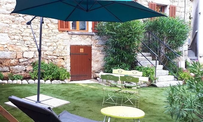Isolaccio-di-Fiumorbo Apartamento | Pietrapola. alquiler junto al spa, aire acondicionado, terraza privada