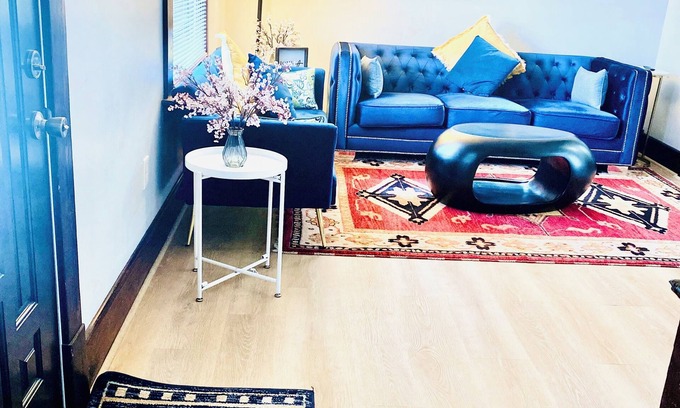 Latonia Casa | All essentials Amazing 3 bedroom 5 beds 1.5 baths with parking in Covington KY