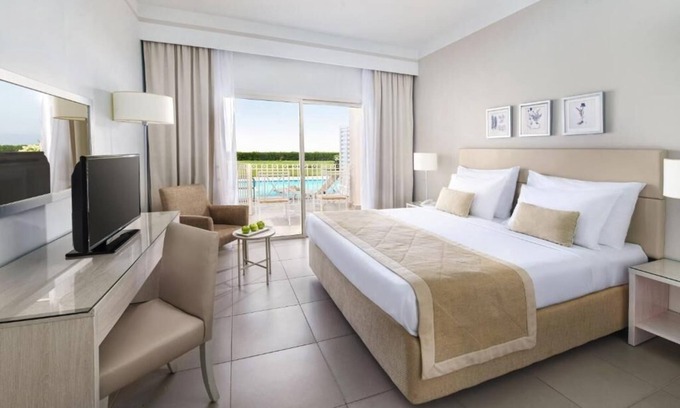 Makadi Bay Hotel | All-Inclusive Rooms with Water Park, Beach Access, Pools & Evening Shows