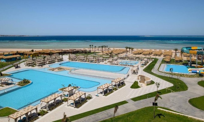 Sahl Hasheeh Complejo | All-Inclusive Family Paradise: Aquapark, Multiple Pools, Coral Reef & Spa