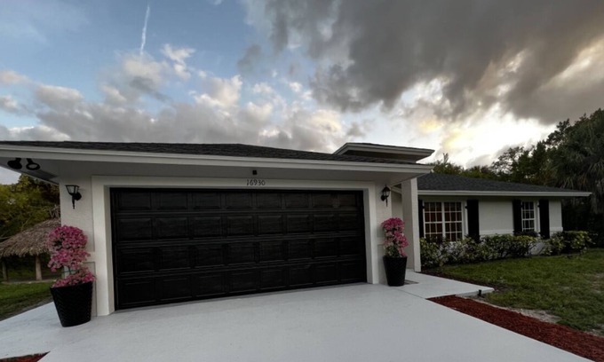 Hunt Club Casa | ALL REMODELED PROPERTY WITH AMAZING BACKYARD