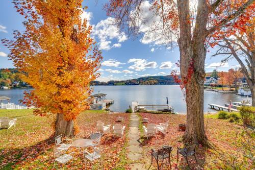 Center Moreland Casa | All-Season Getaway on Lake Winola Dock and Sunroom!