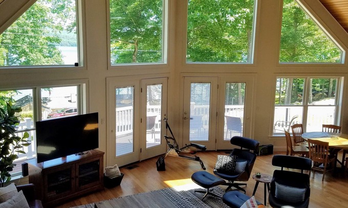 New Durham Casa | All season retreat waterfront chalet