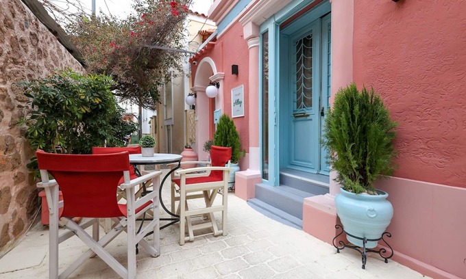 Aegina Apartamento | Alley Studio 1 by Frangki