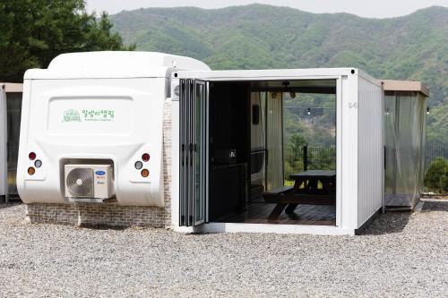 Pocheon Otro | Almaengyi Caravan Glamping