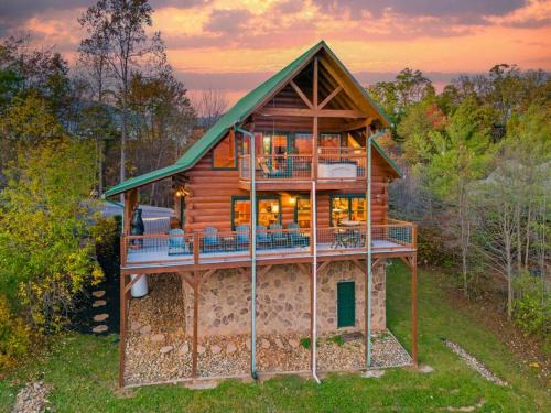 Gatlinburg - Pigeon Forge Casa | Almost Heaven- Gatlinburg Dream Smoky Mountain Retreat