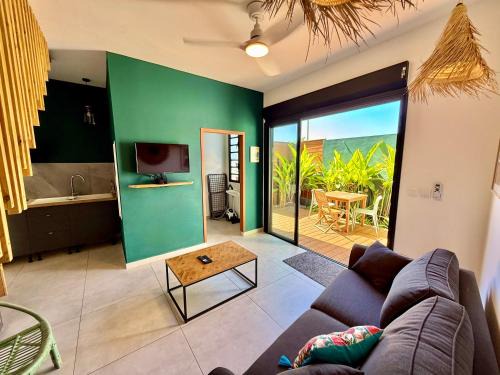 L'Etang-Sale Apartamento | Aloes - Villa Salba. Panoramic view.