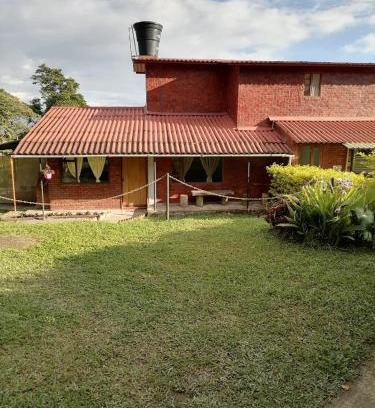 Tena Casa | Alojamiento Campestre con jacuzzi y quebrada