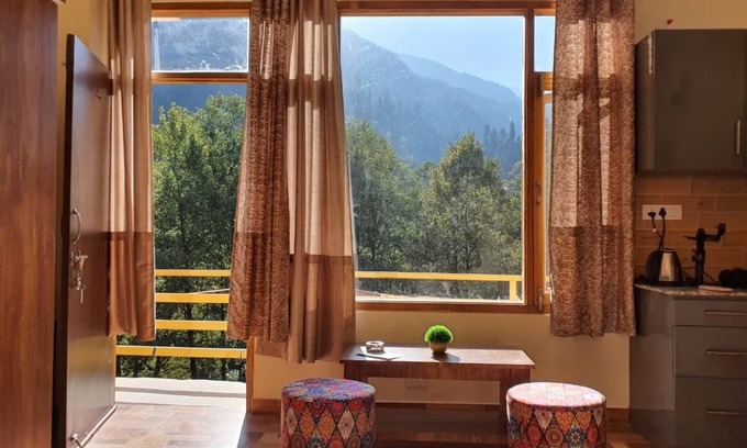 Old Manali Hotel | Alooma Valley View Stays