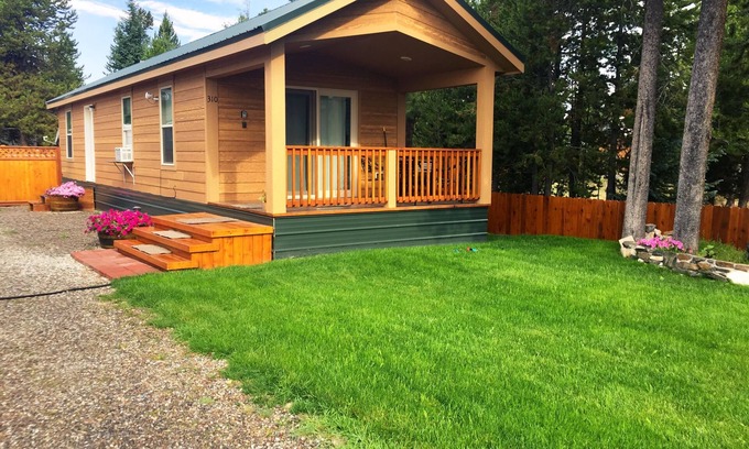 West Yellowstone Cabina | Alpine 1 - Cozy cabin home-base for adventures!