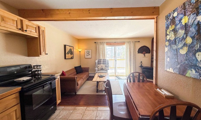 Bessemer Apartamento | Alpine Horn Unit 2 ~ Your adventure basecamp!