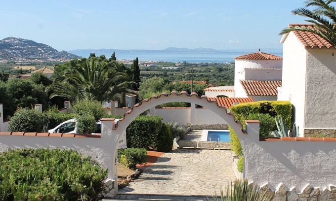 El Mas Fumats Casa | Alquiler de casa con piscina y vistas, max.7 personas, Roses