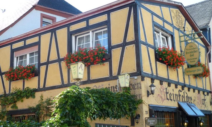 Ellenz Cama Y Desayuno | Alte Weinstuben Steinfelder Hof Garni