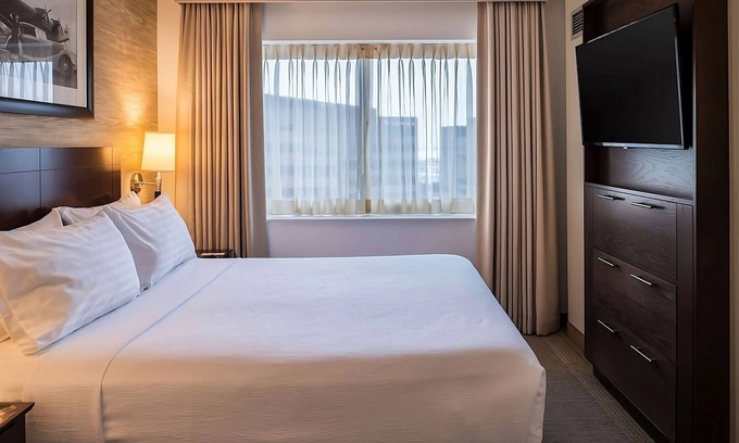 O'Hare Complejo | Always a Great Idea To Unwind! With Onsite Parking, Pets Allowed!