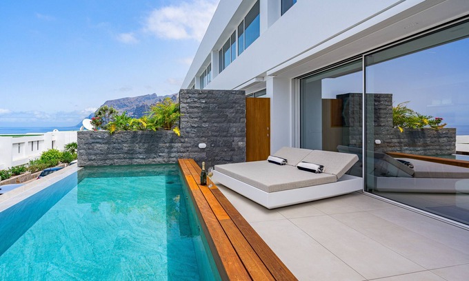 Los Gigantes Apartamento | Espectacular apartamento con piscina privada climatizada y con vistas al mar