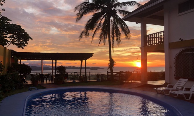 La Cruz Hotel | Amalia Inn