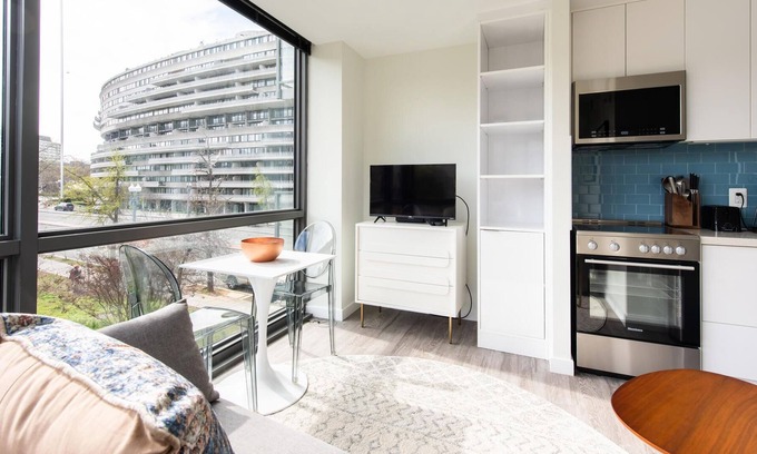 Foggy Bottom Apartamento | Amazing 1BR in The Boathouse w/ Concierge + Gym