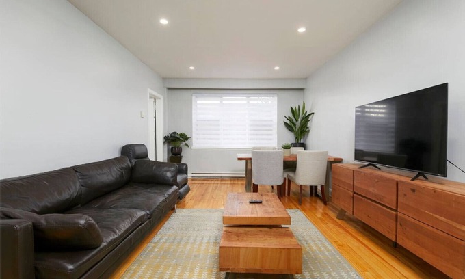 Cote-Des-Neiges—Notre-Dame-De-Grace Apartamento | Amazing 2BR on Walkley ZC1
