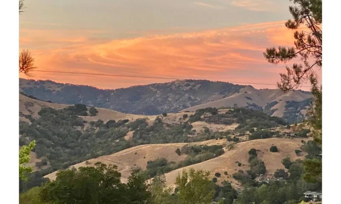 Sleepy Hollow Casa | Amazing 3 Bedroom House with Pool and Hot Tub