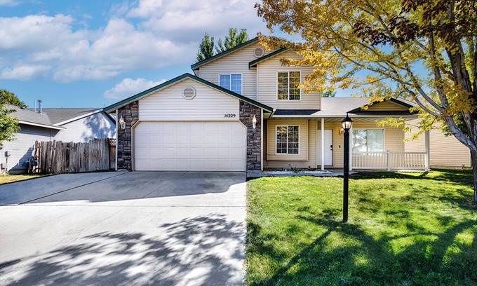 Caldwell Casa | Amazing 4 bedroom, cozy home conveniently located near the Caldwell Wineries!