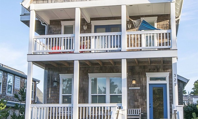 Lincoln Beach Cabaña | Casa de vacaciones para familias grandes, vistas, dos maestros, bañera de hidromasaje grande, bicicletas, futbolín