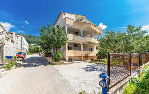 Kastel Stari Apartamento | Amazing Apartment In Kastel Stari