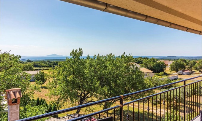 Valtura Apartamento | Amazing Apartment In Valtura With Kitchen