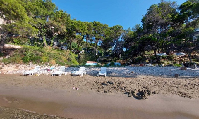 Saplunara Apartamento | Amazing beachfront apartment with balcony and wifi