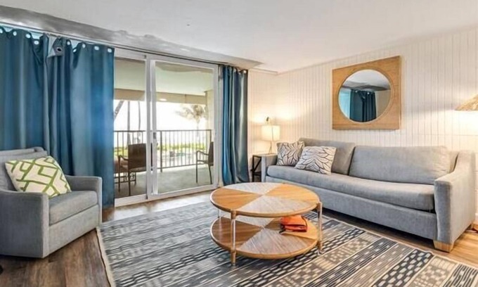 Punaluu Condominio | Amazing Beachfront Condo