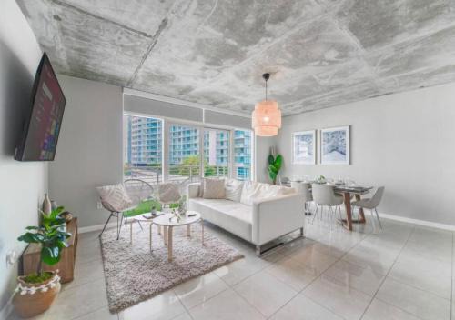 Midtown Apartamento | Amazing Condo with Pool at Midblock Miami