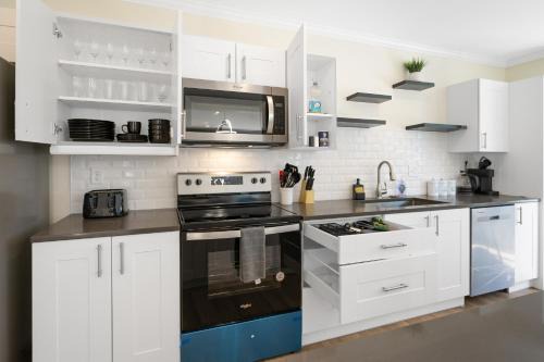 Maple Hill Casa | Amazing Entire Townhouse Sleeps 20 Group Favorite