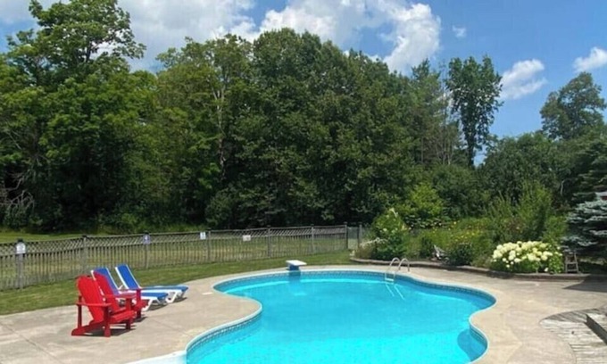 Otonabee-South Monaghan Casa | Amazing Estate Property in Peterborough for the ultimate vacation experience!