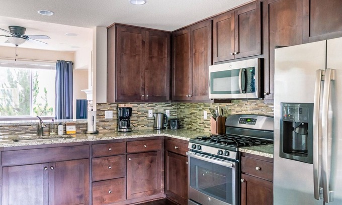Tanasbourne Casa | Amazing Hillsboro 2BR w/ W/D, nr Coffee, Park, Groceries, by Blueground