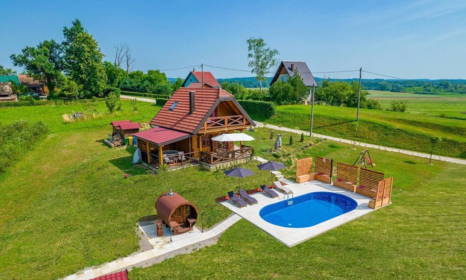 Karlovac Casa | Increíble casa en Lipje con sauna