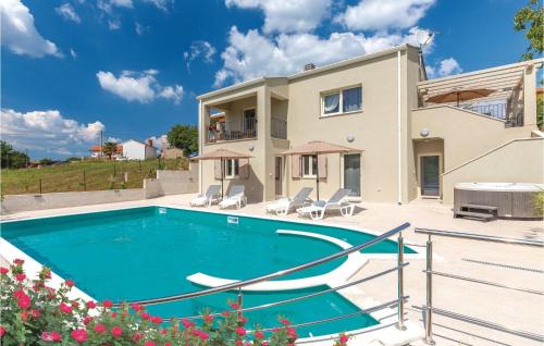 Diklici Casa | Amazing Home In Visnjan With Sauna