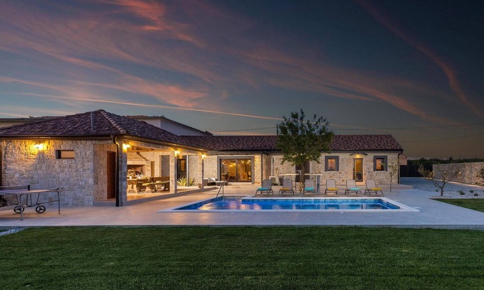 Zemunik Donji Casa | Increíble casa en Zemunik Donji con.