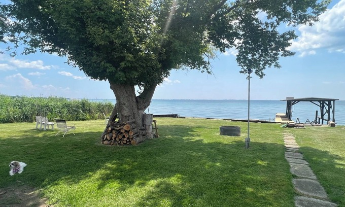 Anchorville Apartamento | Amazing Lake Front Property completely remodeled pet friendly